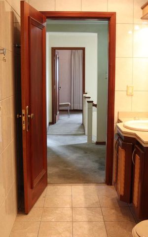 Casa para alugar com 250m², 3 quartos e 4 vagasBanheiro 1