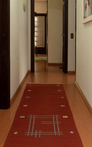 Casa à venda com 470m², 5 quartos e 7 vagas Casa à venda com 470m², 5 quartos e 7 vagasCorredor