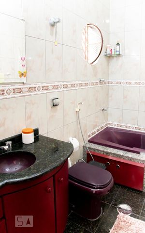 Casa à venda com 544m², 4 quartos e 8 vagasBanheiro da Suíte