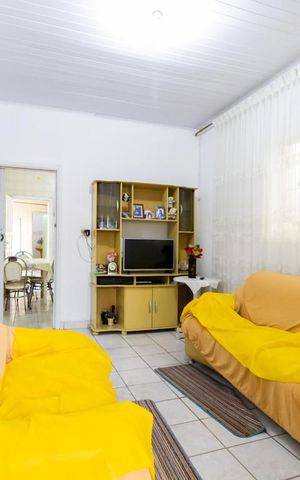 Casa à venda com 190m², 3 quartos e 2 vagas Casa à venda com 190m², 3 quartos e 2 vagasSala