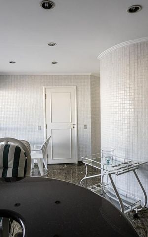 Apartamento para alugar com 496m², 5 quartos e 5 vagas Apartamento para alugar com 496m², 5 quartos e 5 vagasVaranda- cobertura