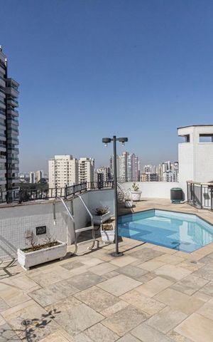 Apartamento para alugar com 496m², 5 quartos e 5 vagas Apartamento para alugar com 496m², 5 quartos e 5 vagasÁrea comum - Piscina