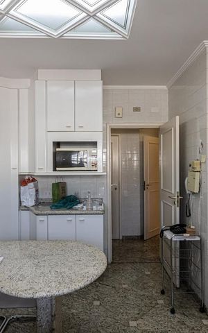 Apartamento para alugar com 496m², 5 quartos e 5 vagas Apartamento para alugar com 496m², 5 quartos e 5 vagasCozinha