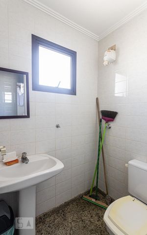 Apartamento para alugar com 496m², 5 quartos e 5 vagas Apartamento para alugar com 496m², 5 quartos e 5 vagasBanheiro de Serviço