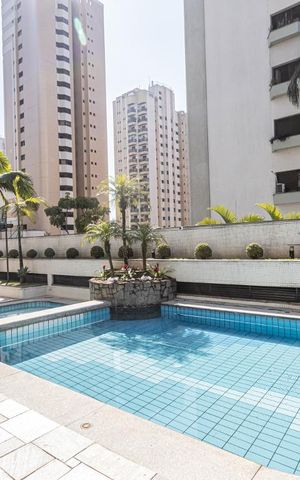 Apartamento para alugar com 496m², 5 quartos e 5 vagas Apartamento para alugar com 496m², 5 quartos e 5 vagasÁrea comum - Piscina