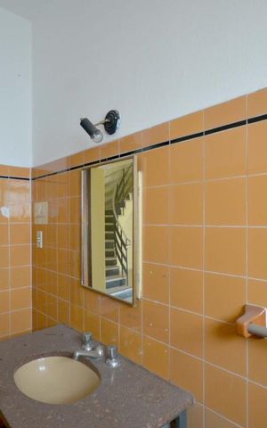 Casa à venda com 300m², 4 quartos e 6 vagas Casa à venda com 300m², 4 quartos e 6 vagasBanheiro Social