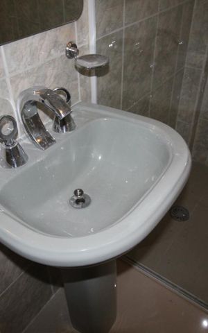 Casa à venda com 130m², 2 quartos e 2 vagasBanheiro 1