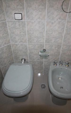 Casa à venda com 130m², 2 quartos e 2 vagasBanheiro 1