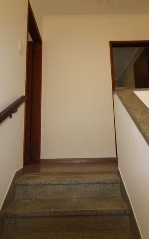 Casa à venda com 130m², 2 quartos e 2 vagasAcesso piso superior