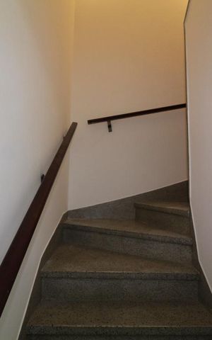 Casa à venda com 130m², 2 quartos e 2 vagasAcesso piso superior