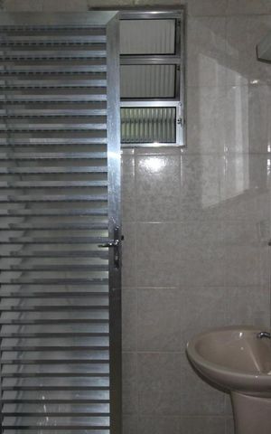 Casa à venda com 130m², 2 quartos e 2 vagasBanheiro de serviço