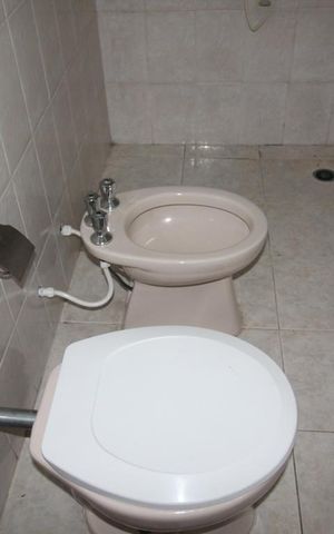 Casa à venda com 130m², 2 quartos e 2 vagasBanheiro de serviço