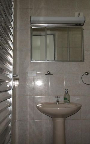 Casa à venda com 130m², 2 quartos e 2 vagasBanheiro de serviço