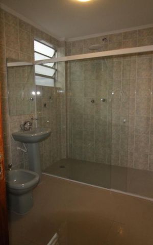 Casa à venda com 130m², 2 quartos e 2 vagasBanheiro 1