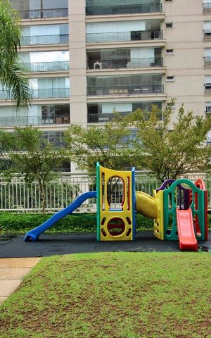 Apartamento à venda com 248m², 4 quartos e 4 vagasÁrea Comum - Playground