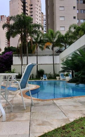 Apartamento à venda com 248m², 4 quartos e 4 vagasÁrea Comum - Piscina