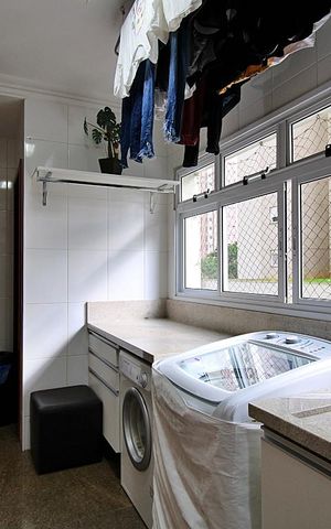 Apartamento à venda com 248m², 4 quartos e 4 vagasÁrea de Serviço