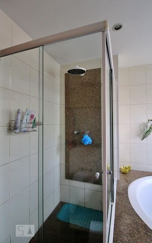 Apartamento à venda com 248m², 4 quartos e 4 vagasBanheiro da Suíte 1