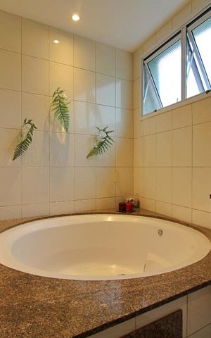 Apartamento à venda com 248m², 4 quartos e 4 vagasBanheiro da Suíte 1