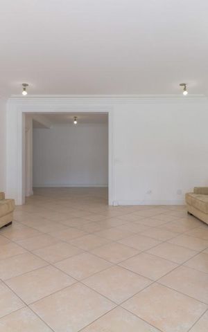 Casa à venda com 421m², 4 quartos e 3 vagas Casa à venda com 421m², 4 quartos e 3 vagasSala - Lazer