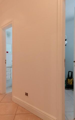 Casa à venda com 421m², 4 quartos e 3 vagas Casa à venda com 421m², 4 quartos e 3 vagasQuartos e banheiro de serviço