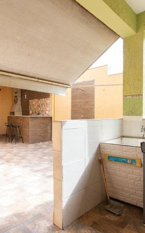 Casa à venda com 180m², 3 quartos e 4 vagas Casa à venda com 180m², 3 quartos e 4 vagasLavanderia