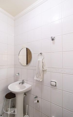 Casa à venda com 180m², 3 quartos e 4 vagas Casa à venda com 180m², 3 quartos e 4 vagasBanheiro 3