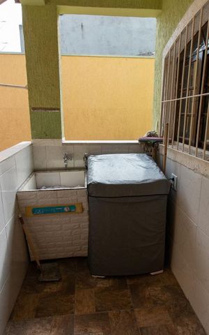 Casa à venda com 180m², 3 quartos e 4 vagas Casa à venda com 180m², 3 quartos e 4 vagasLavanderia