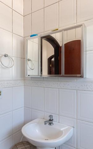 Casa à venda com 180m², 3 quartos e 4 vagas Casa à venda com 180m², 3 quartos e 4 vagasBanheiro 2