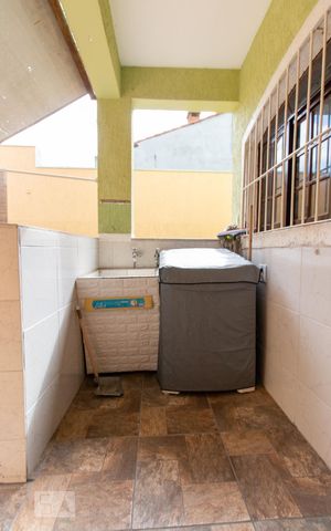 Casa à venda com 180m², 3 quartos e 4 vagas Casa à venda com 180m², 3 quartos e 4 vagasLavanderia