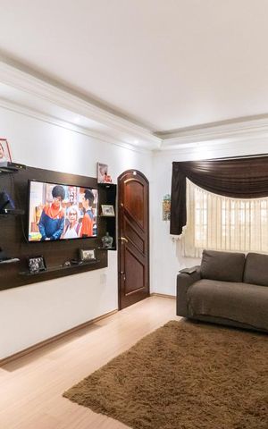 Casa à venda com 180m², 3 quartos e 4 vagas Casa à venda com 180m², 3 quartos e 4 vagasSala