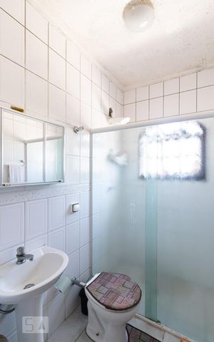 Casa à venda com 180m², 3 quartos e 4 vagas Casa à venda com 180m², 3 quartos e 4 vagasBanheiro 2