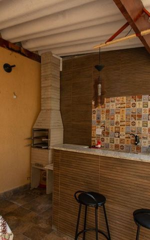 Casa à venda com 180m², 3 quartos e 4 vagas Casa à venda com 180m², 3 quartos e 4 vagasChurrasqueira
