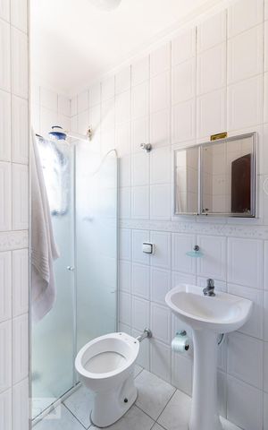 Casa à venda com 180m², 3 quartos e 4 vagas Casa à venda com 180m², 3 quartos e 4 vagasBanheiro da Suíte