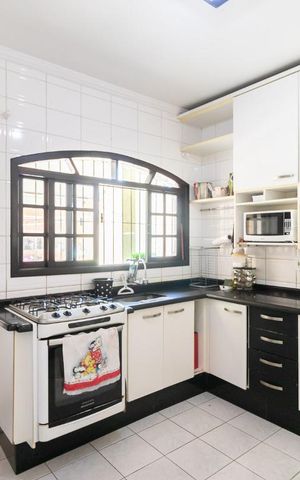 Casa à venda com 180m², 3 quartos e 4 vagas Casa à venda com 180m², 3 quartos e 4 vagasCozinha