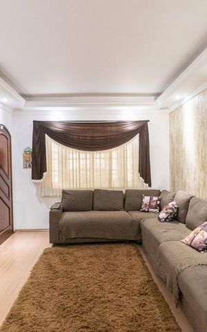 Casa à venda com 180m², 3 quartos e 4 vagas Casa à venda com 180m², 3 quartos e 4 vagasSala