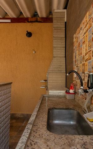 Casa à venda com 180m², 3 quartos e 4 vagas Casa à venda com 180m², 3 quartos e 4 vagasChurrasqueira