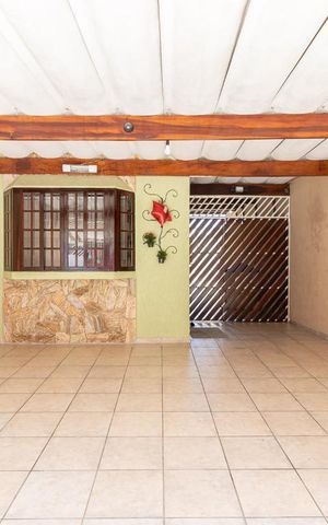 Casa à venda com 180m², 3 quartos e 4 vagas Casa à venda com 180m², 3 quartos e 4 vagasGaragem