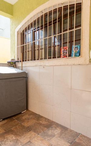 Casa à venda com 180m², 3 quartos e 4 vagas Casa à venda com 180m², 3 quartos e 4 vagasLavanderia