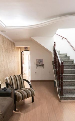 Casa à venda com 180m², 3 quartos e 4 vagas Casa à venda com 180m², 3 quartos e 4 vagasSala
