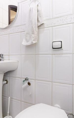 Casa à venda com 180m², 3 quartos e 4 vagas Casa à venda com 180m², 3 quartos e 4 vagasBanheiro 3