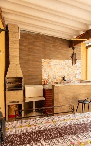 Casa à venda com 180m², 3 quartos e 4 vagas Casa à venda com 180m², 3 quartos e 4 vagasChurrasqueira