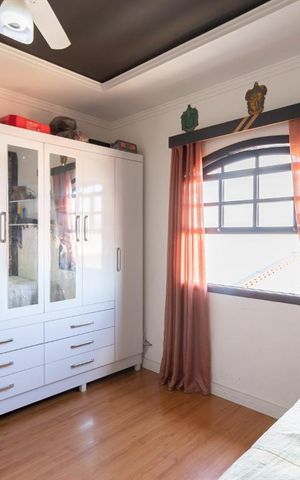 Casa à venda com 180m², 3 quartos e 4 vagas Casa à venda com 180m², 3 quartos e 4 vagasQuarto 1