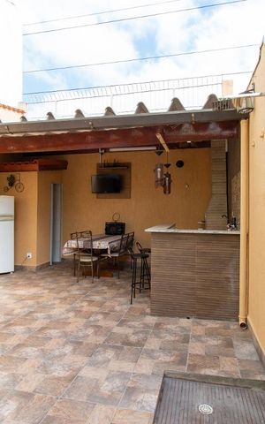 Casa à venda com 180m², 3 quartos e 4 vagas Casa à venda com 180m², 3 quartos e 4 vagasÁrea comum