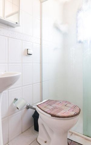 Casa à venda com 180m², 3 quartos e 4 vagas Casa à venda com 180m², 3 quartos e 4 vagasBanheiro 2