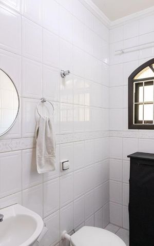 Casa à venda com 180m², 3 quartos e 4 vagas Casa à venda com 180m², 3 quartos e 4 vagasBanheiro 3
