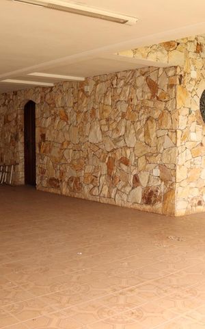 Casa à venda com 450m², 4 quartos e 7 vagasÁrea Externa