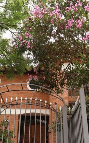 Casa à venda com 450m², 4 quartos e 7 vagasFachada