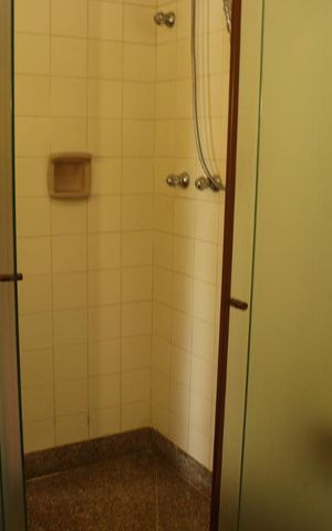 Casa à venda com 450m², 4 quartos e 7 vagasBanheiro 2