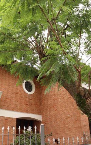 Casa à venda com 450m², 4 quartos e 7 vagasFachada